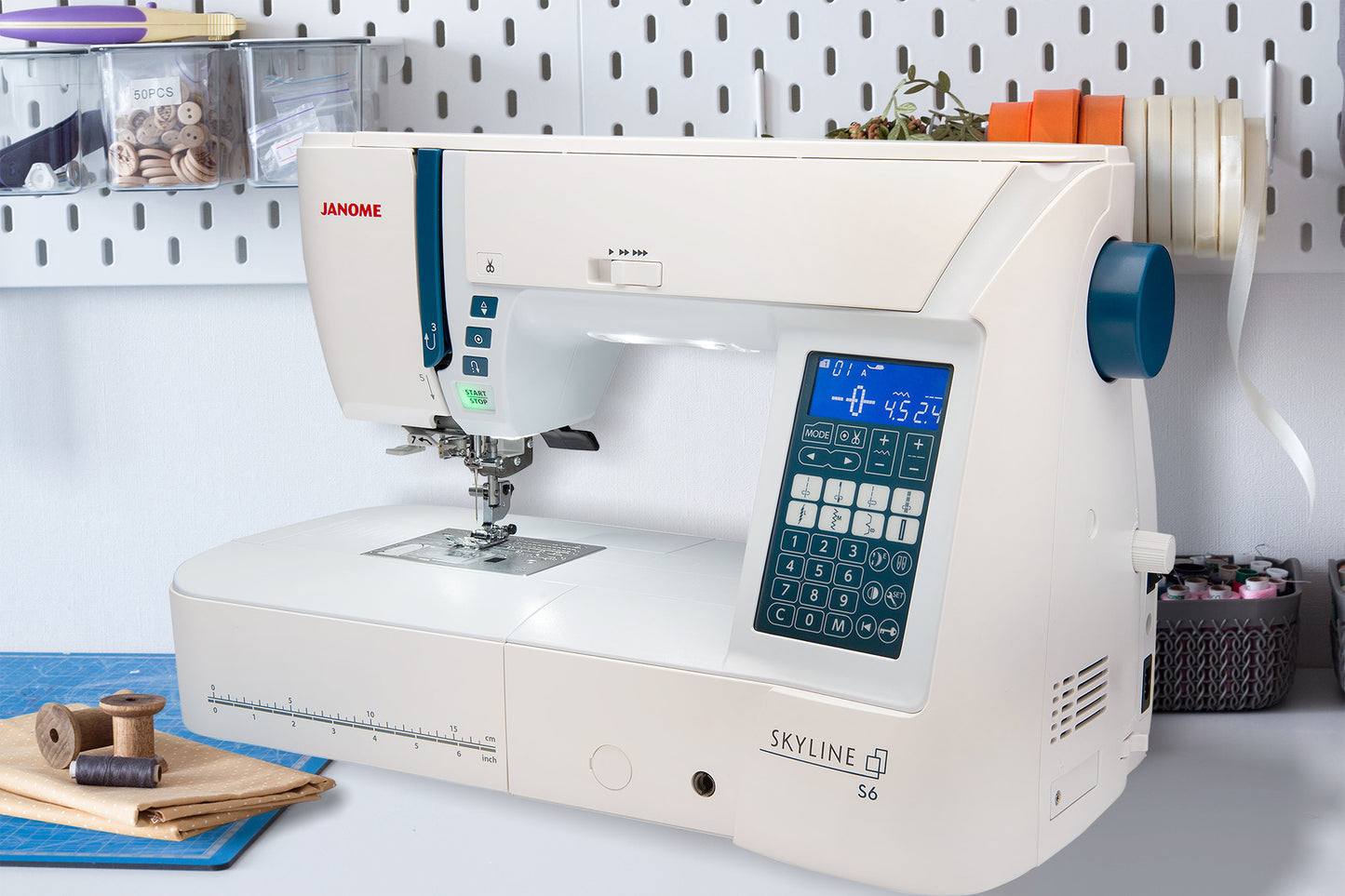 Janome Skyline S6